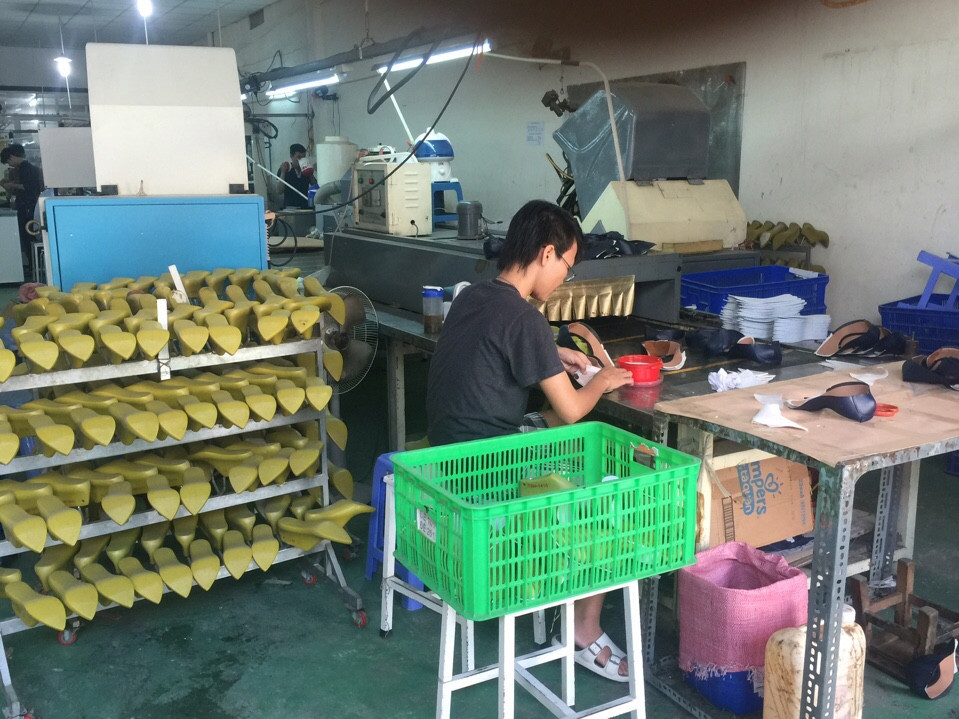 xưởng sản xuất giày